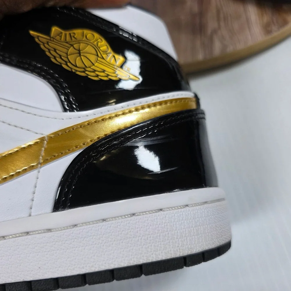 Jordan Air Jordan 1 Mid SE Mens 9.5 White Black Metallic Gold 852542-007